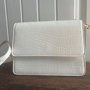 NWOT- White crossbody bag- unbranded
